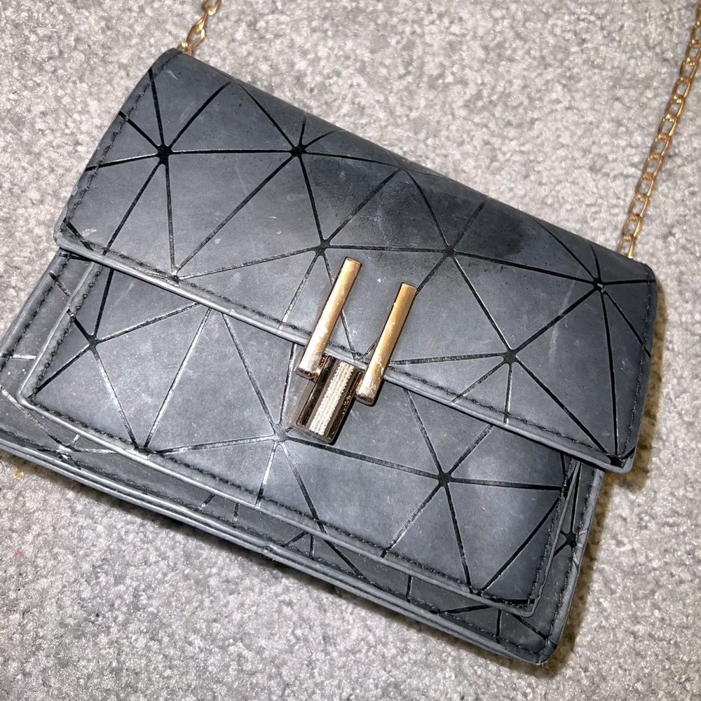 Black & Gold Geometric Purse - Picture 7 of 12
